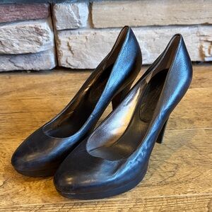 Classic Black Leather High Heel Pumps - Women's Banana Republic size 10